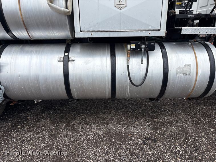 image for item EG9110 2009 Sterling L8500 sewer jetter truck
