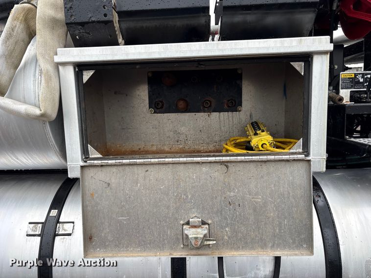image for item EG9110 2009 Sterling L8500 sewer jetter truck
