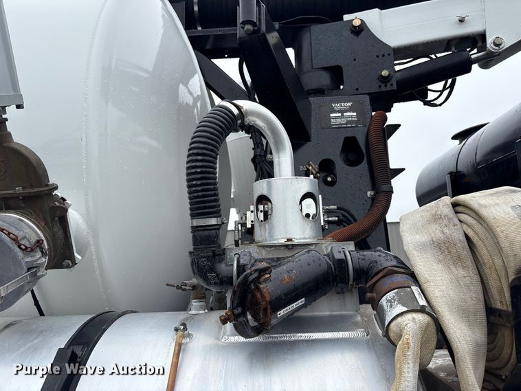 image for item EG9110 2009 Sterling L8500 sewer jetter truck
