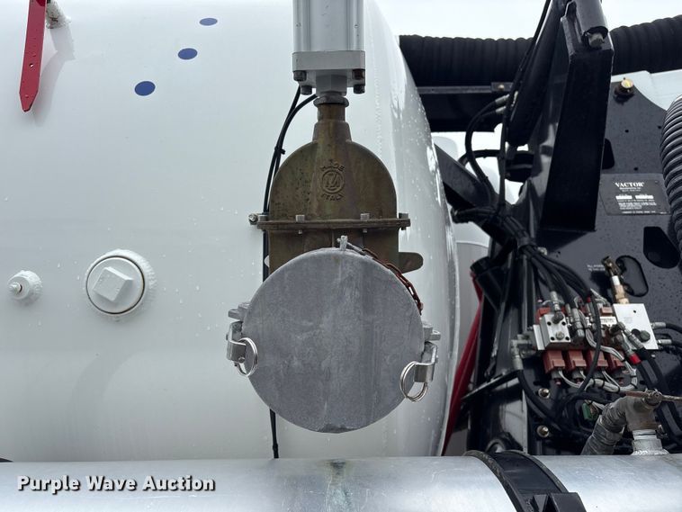 image for item EG9110 2009 Sterling L8500 sewer jetter truck