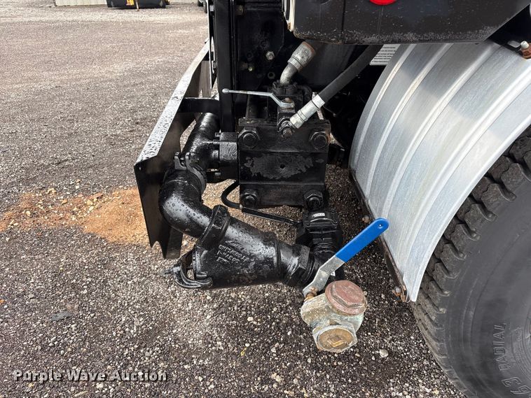image for item EG9110 2009 Sterling L8500 sewer jetter truck