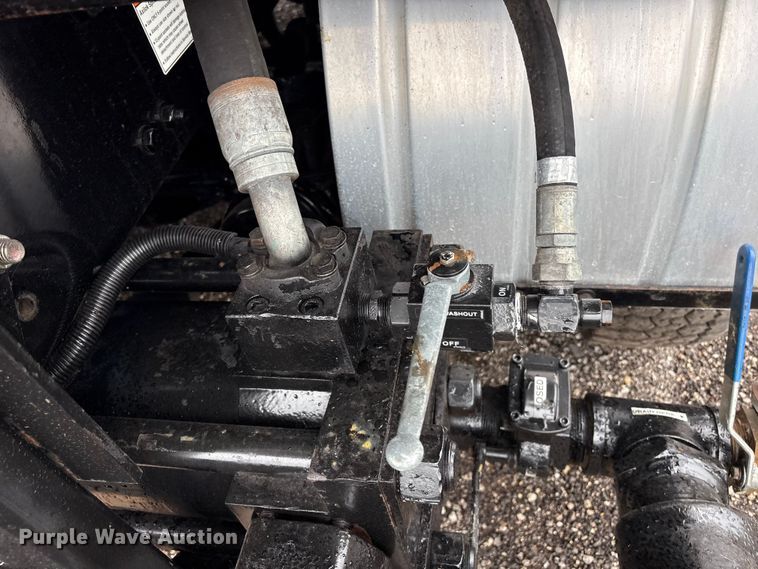 image for item EG9110 2009 Sterling L8500 sewer jetter truck