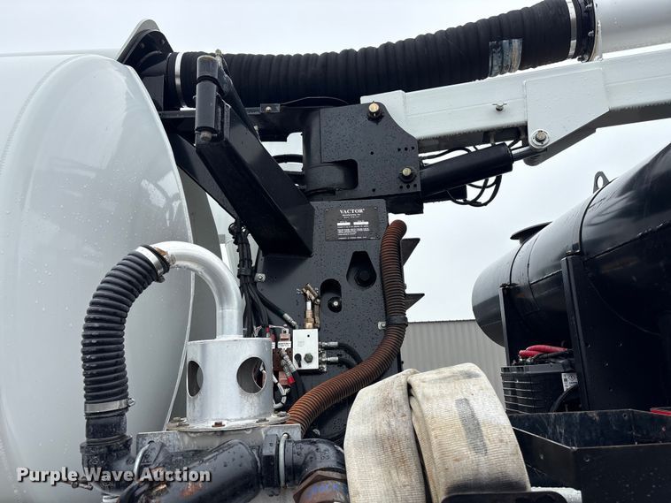 image for item EG9110 2009 Sterling L8500 sewer jetter truck