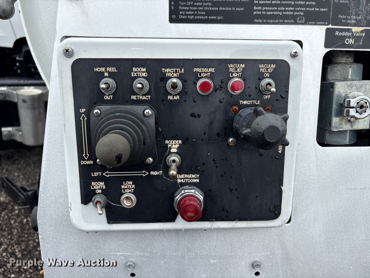 image for item EG9110 2009 Sterling L8500 sewer jetter truck