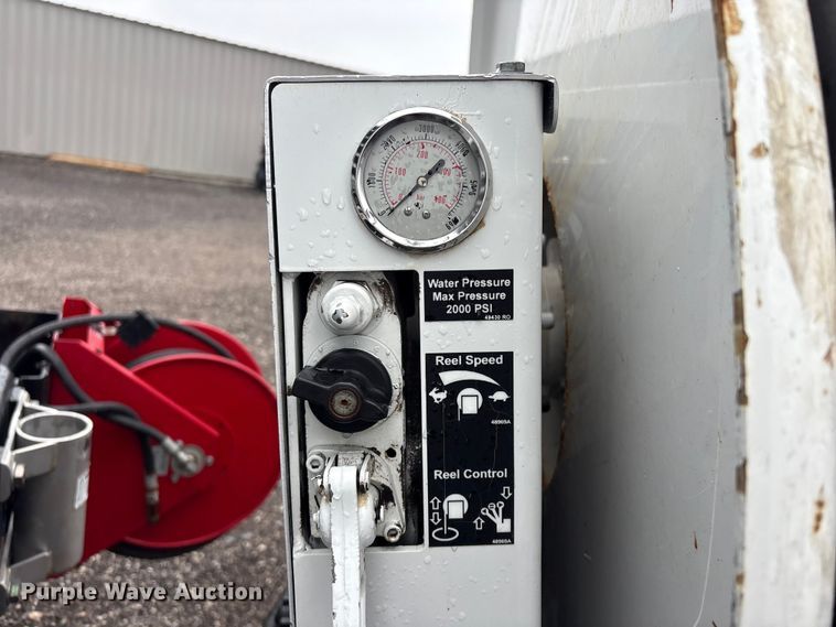 image for item EG9110 2009 Sterling L8500 sewer jetter truck