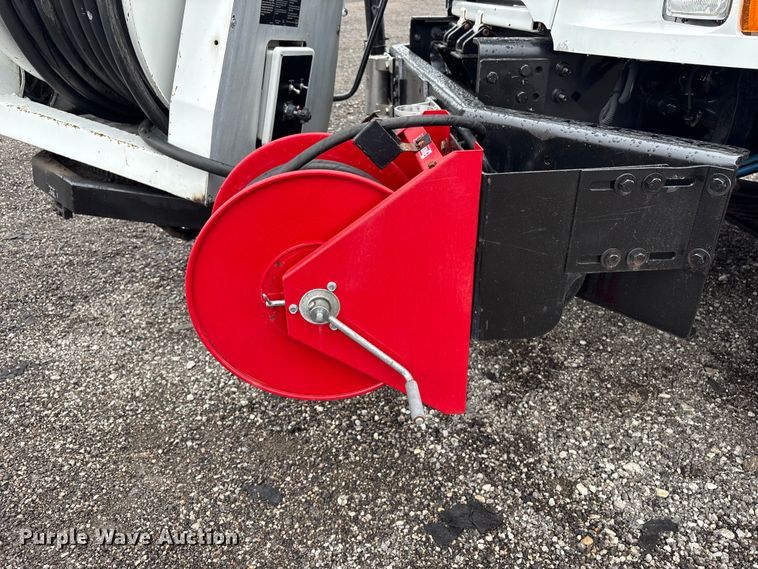 image for item EG9110 2009 Sterling L8500 sewer jetter truck