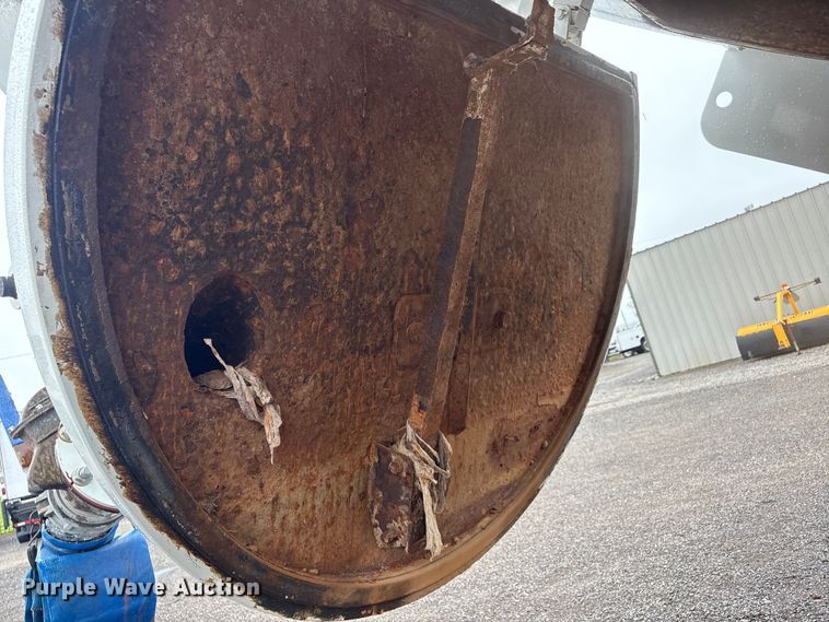 image for item EG9110 2009 Sterling L8500 sewer jetter truck