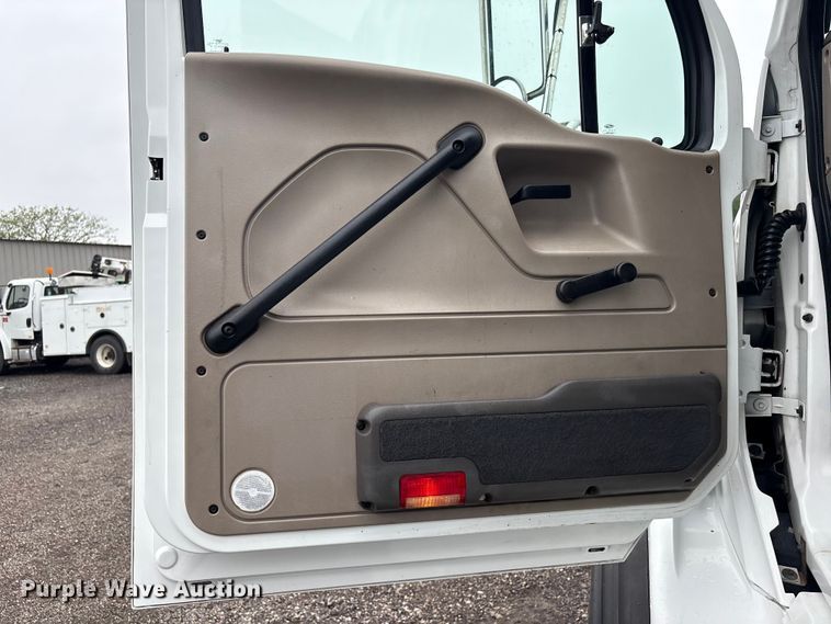 image for item EG9110 2009 Sterling L8500 sewer jetter truck