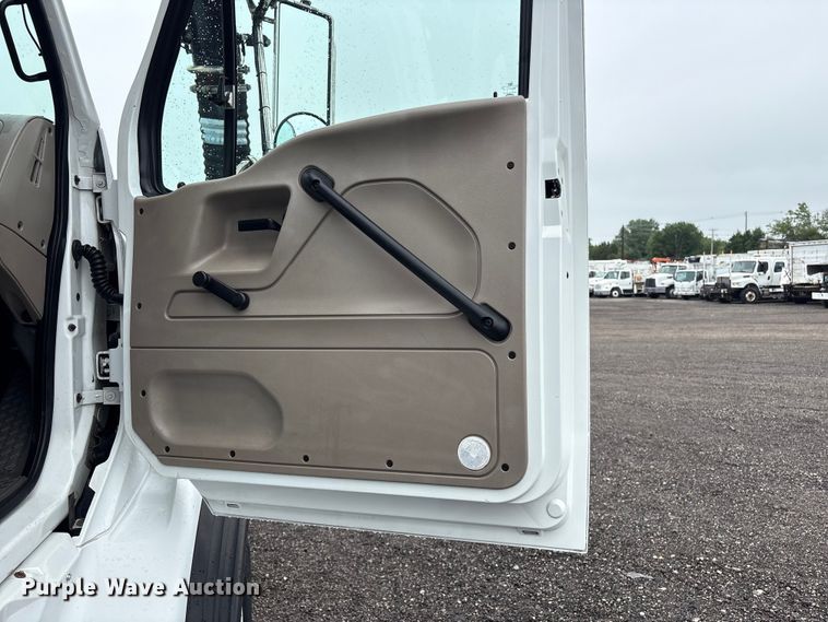 image for item EG9110 2009 Sterling L8500 sewer jetter truck