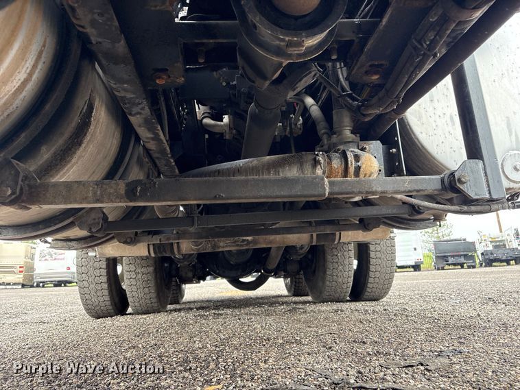 image for item EG9110 2009 Sterling L8500 sewer jetter truck