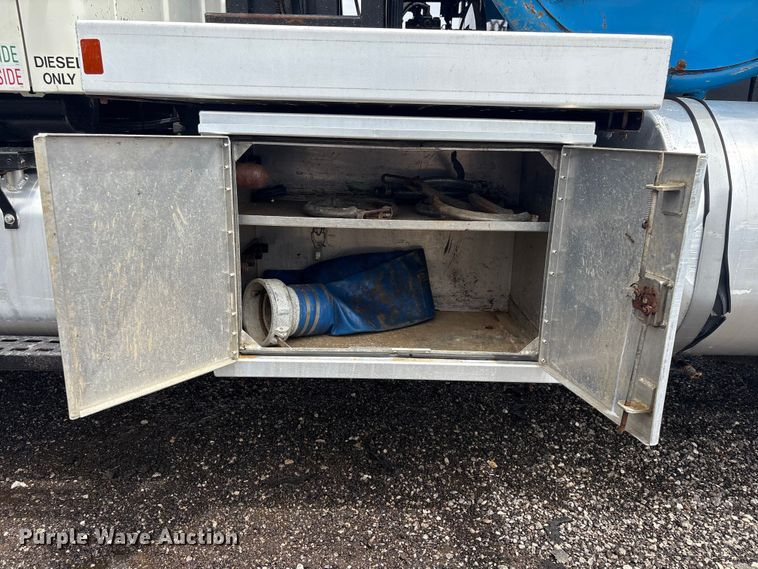 image for item EG9117 1997 Ford LT8501 sewer jetter truck