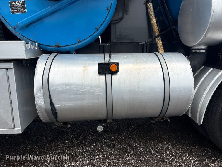 image for item EG9117 1997 Ford LT8501 sewer jetter truck