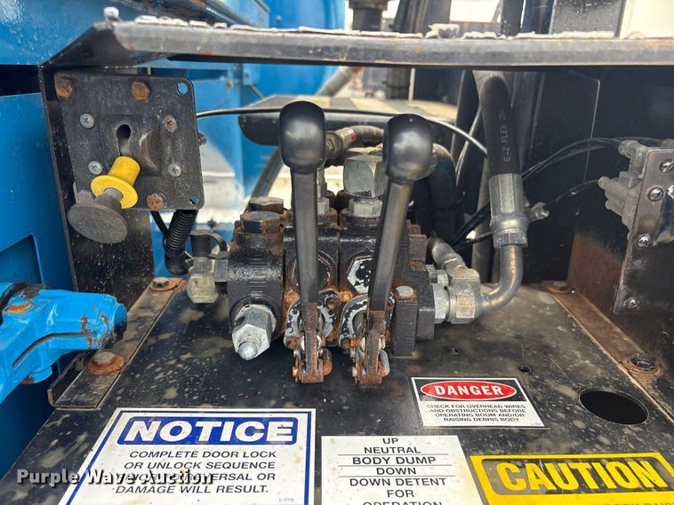 image for item EG9117 1997 Ford LT8501 sewer jetter truck
