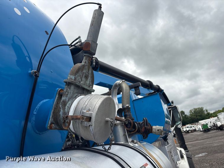 image for item EG9117 1997 Ford LT8501 sewer jetter truck