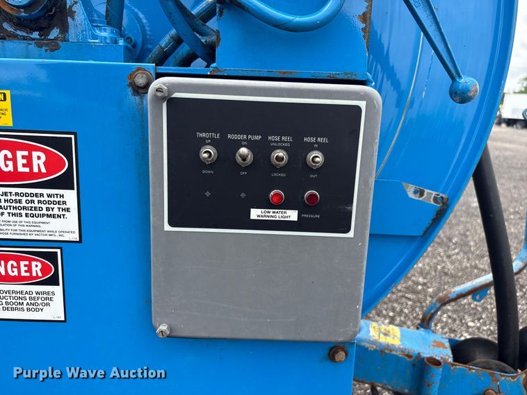 image for item EG9117 1997 Ford LT8501 sewer jetter truck