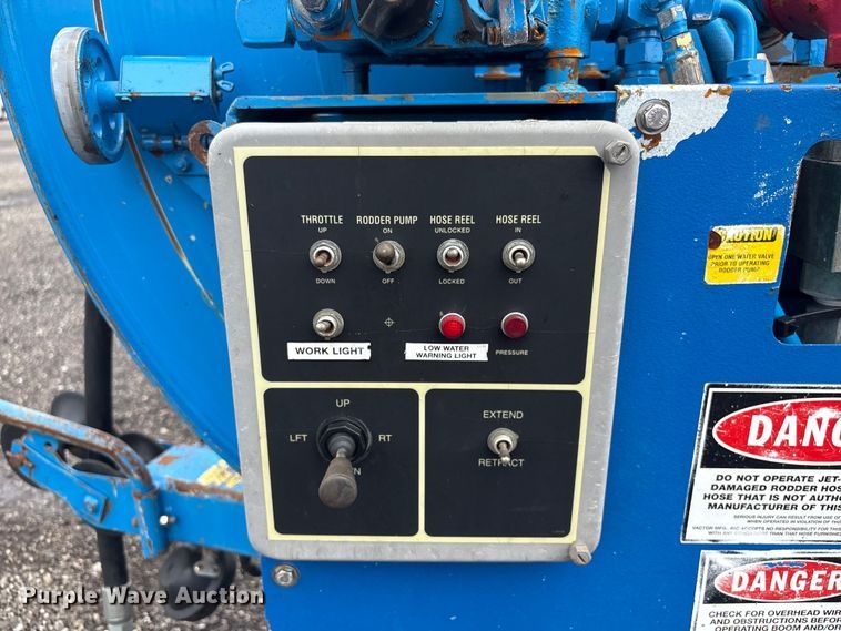 image for item EG9117 1997 Ford LT8501 sewer jetter truck