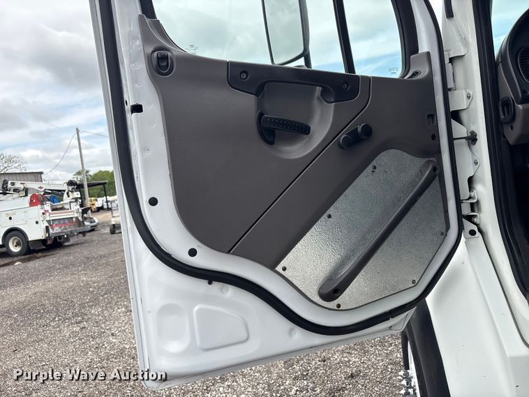 image for item EG9118 2010 Freightliner Business Class M2 grapple crane truck