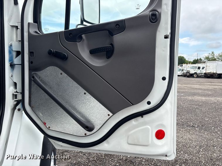image for item EG9118 2010 Freightliner Business Class M2 grapple crane truck