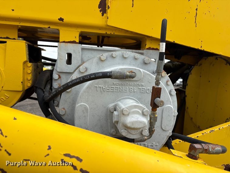image for item EG9142 2006 Sterling L7500 pressure digger truck