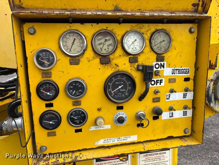 image for item EG9142 2006 Sterling L7500 pressure digger truck
