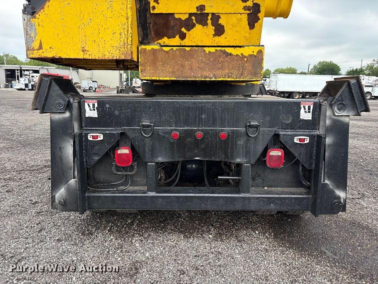 image for item EG9142 2006 Sterling L7500 pressure digger truck