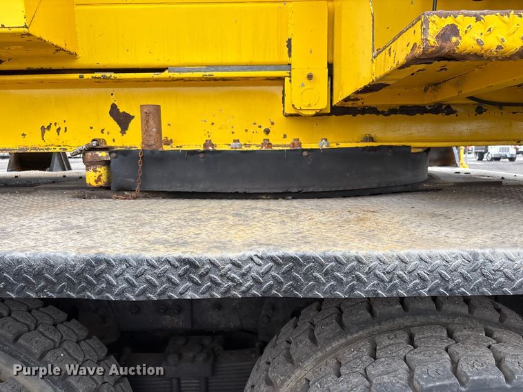 image for item EG9142 2006 Sterling L7500 pressure digger truck