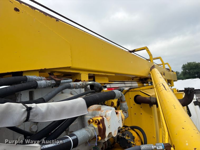image for item EG9142 2006 Sterling L7500 pressure digger truck
