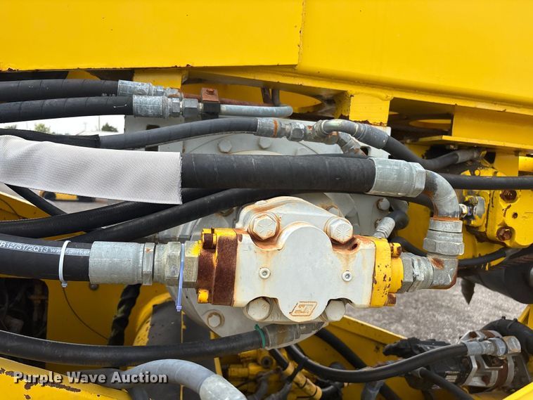 image for item EG9142 2006 Sterling L7500 pressure digger truck