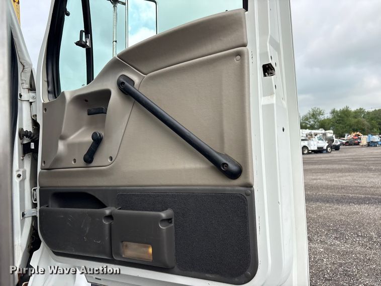 image for item EG9142 2006 Sterling L7500 pressure digger truck