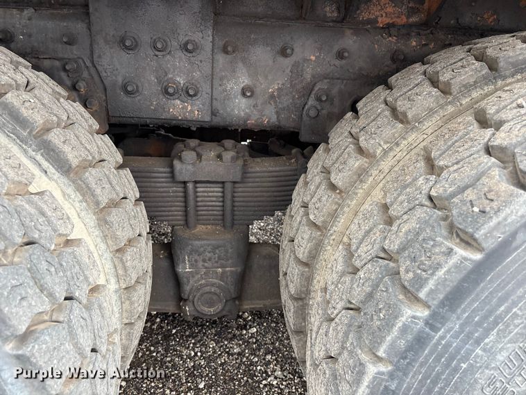 image for item EG9142 2006 Sterling L7500 pressure digger truck