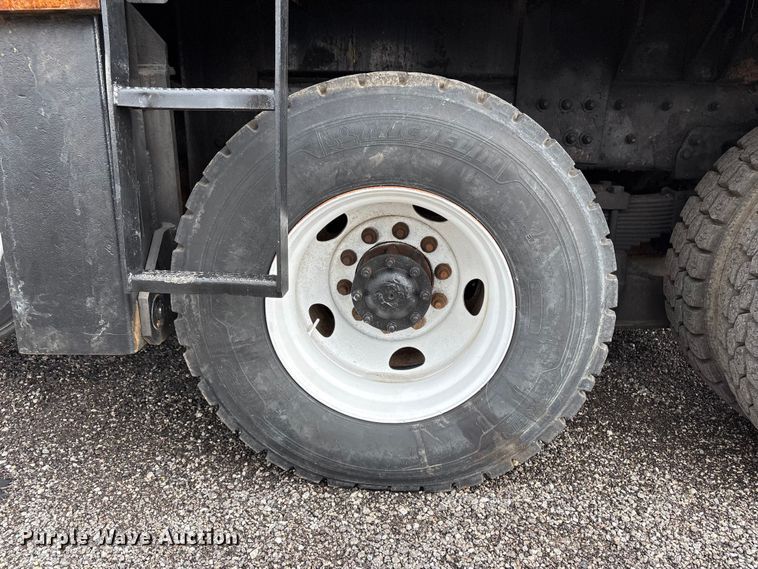 image for item EG9142 2006 Sterling L7500 pressure digger truck