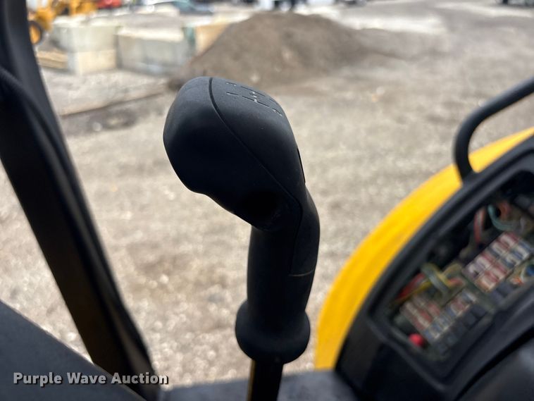 image for item EG9143 2006 New Holland B95TC Backhoe