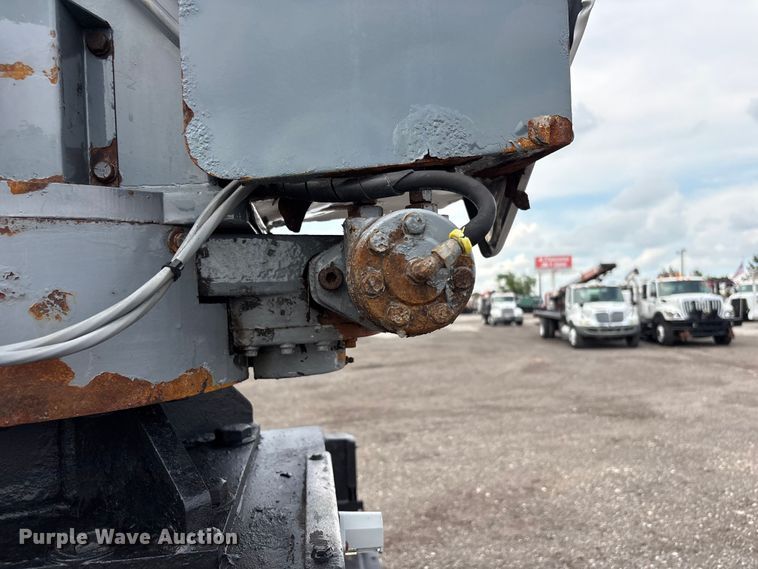 image for item EG9150 2008 Ford F550 crane truck