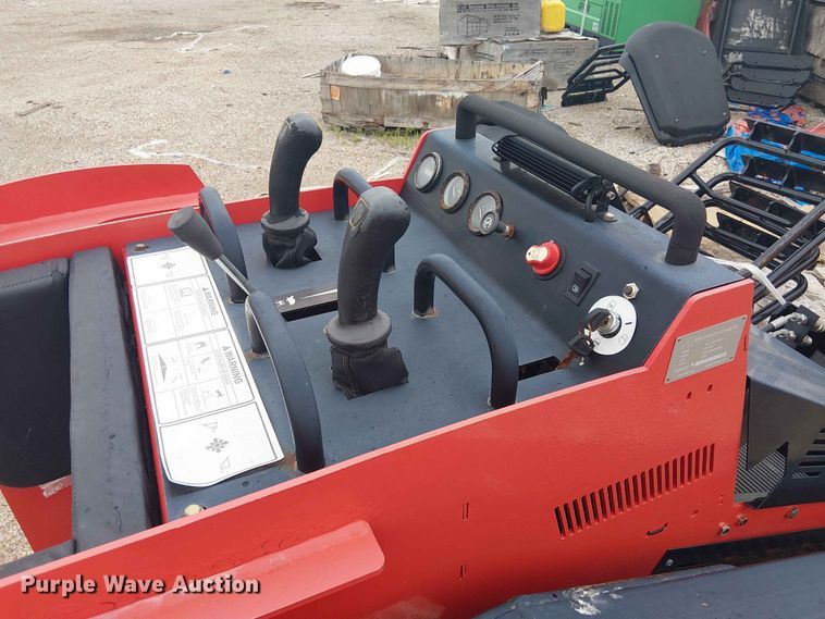 image for item EH4153 2024 Erie Industries SCL850 compact utility loader