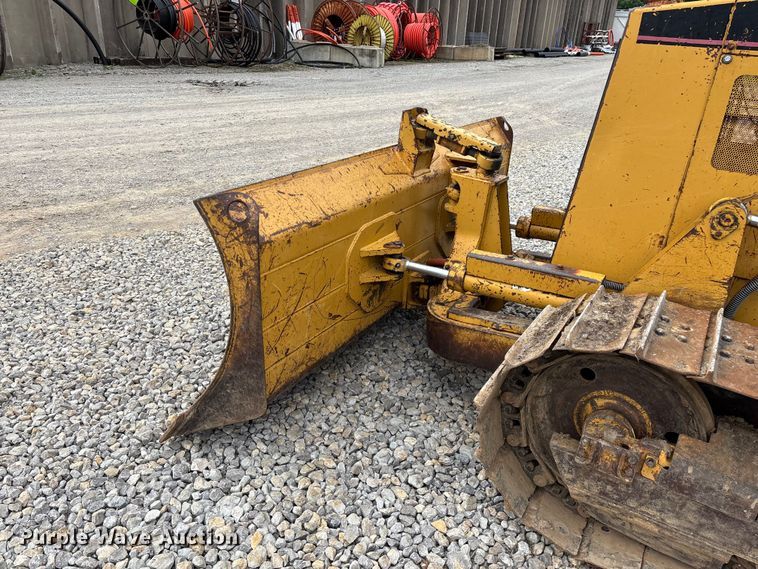 image for item EO4319 1997 Caterpillar D4C Series III dozer