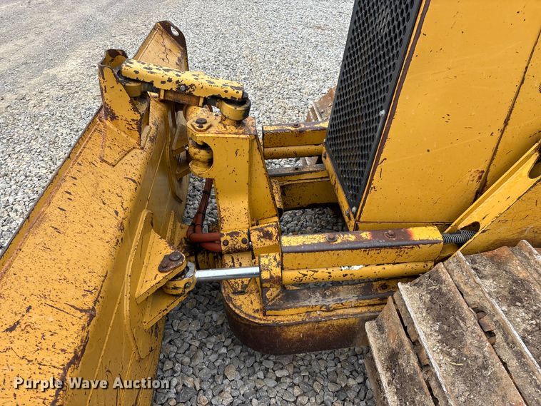 image for item EO4319 1997 Caterpillar D4C Series III dozer