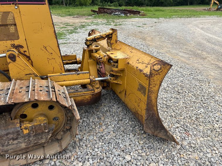 image for item EO4319 1997 Caterpillar D4C Series III dozer