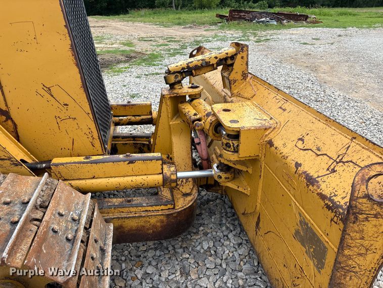 image for item EO4319 1997 Caterpillar D4C Series III dozer