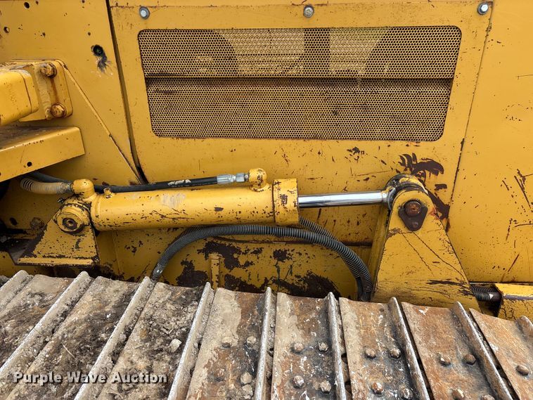 image for item EO4319 1997 Caterpillar D4C Series III dozer