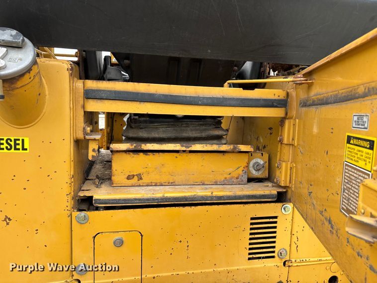 image for item EO4319 1997 Caterpillar D4C Series III dozer