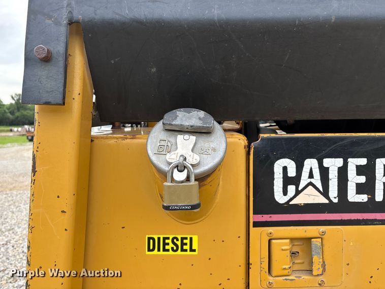 image for item EO4319 1997 Caterpillar D4C Series III dozer