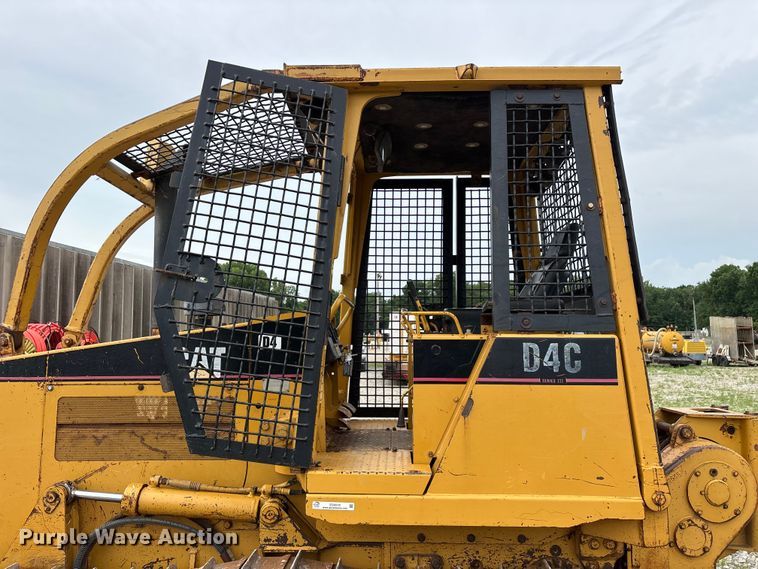 image for item EO4319 1997 Caterpillar D4C Series III dozer