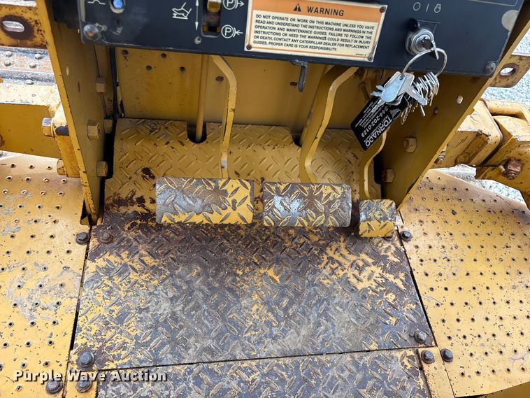 image for item EO4319 1997 Caterpillar D4C Series III dozer
