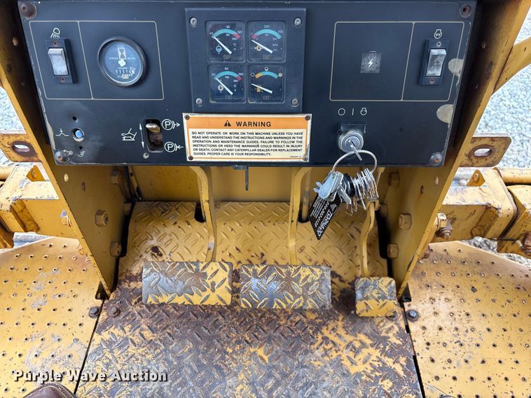 image for item EO4319 1997 Caterpillar D4C Series III dozer