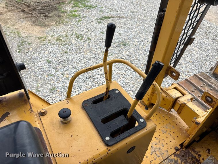 image for item EO4319 1997 Caterpillar D4C Series III dozer