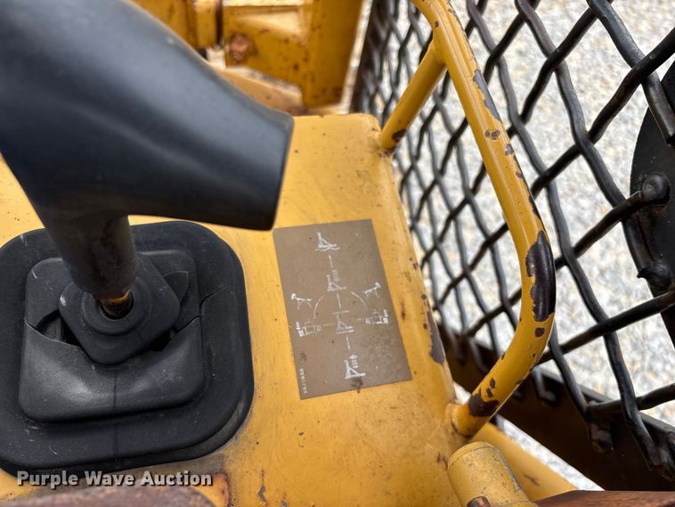 image for item EO4319 1997 Caterpillar D4C Series III dozer