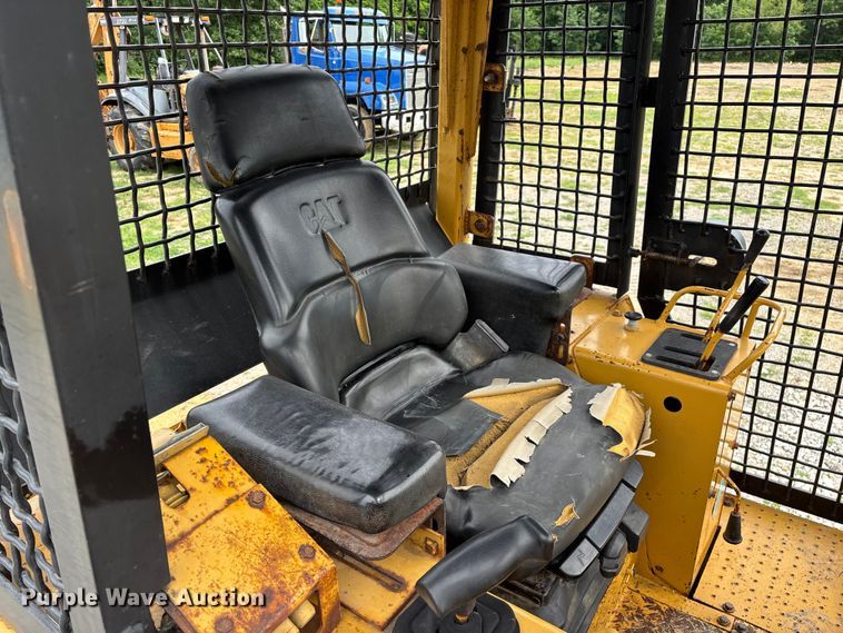 image for item EO4319 1997 Caterpillar D4C Series III dozer