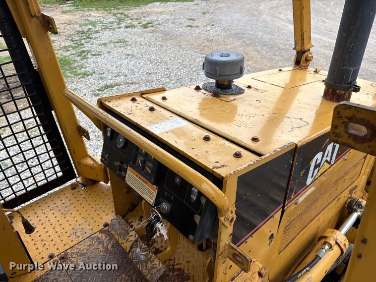 image for item EO4319 1997 Caterpillar D4C Series III dozer