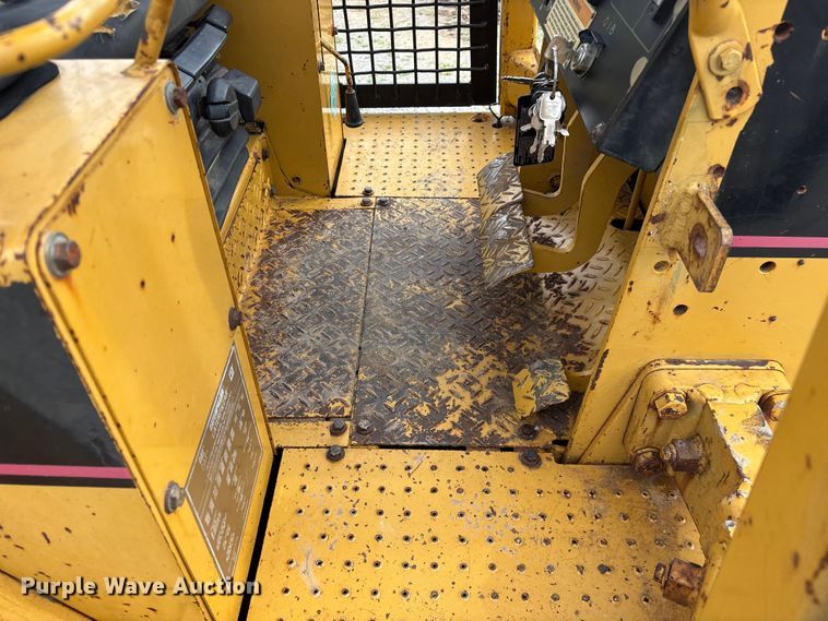 image for item EO4319 1997 Caterpillar D4C Series III dozer