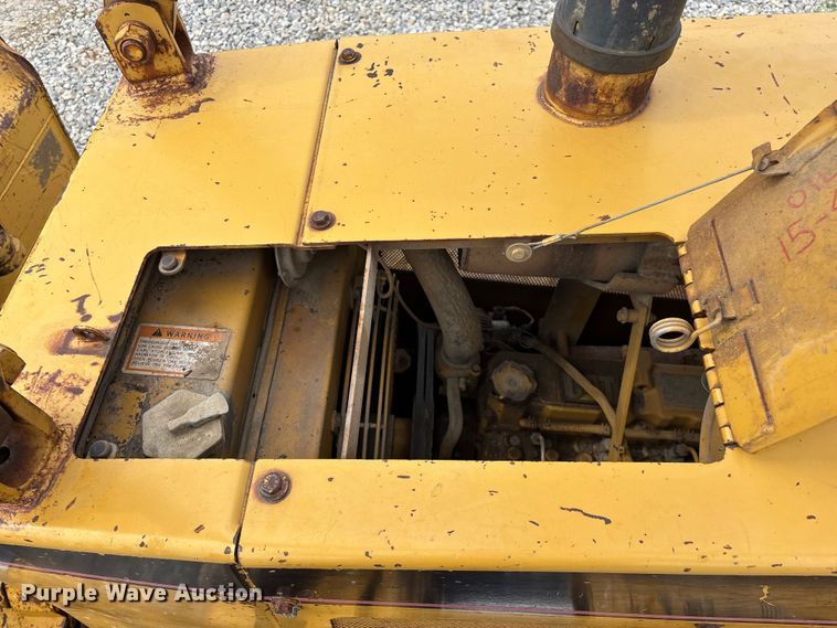 image for item EO4319 1997 Caterpillar D4C Series III dozer